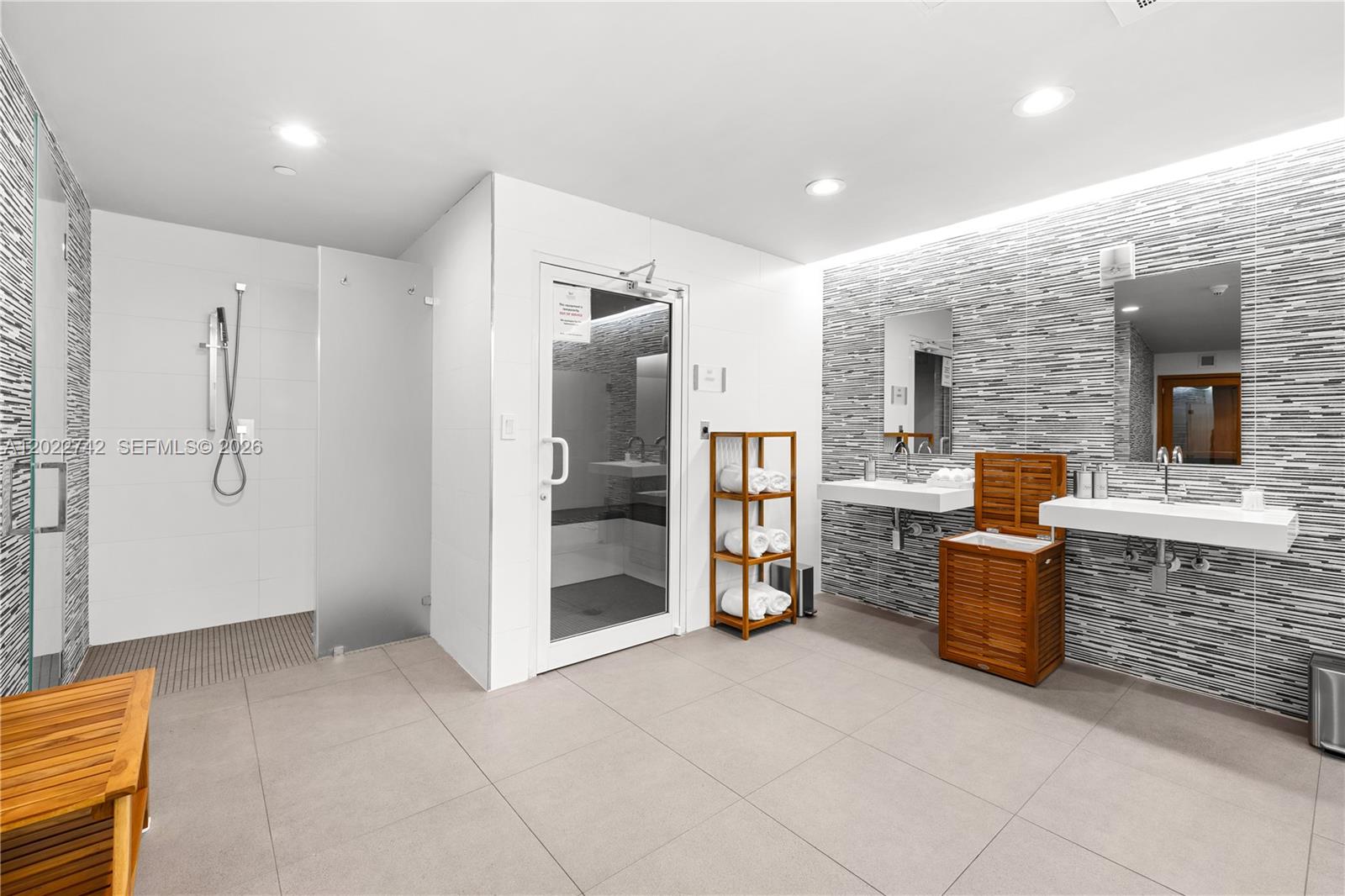 400 Alton Rd #907 Miami Beach, FL 33139