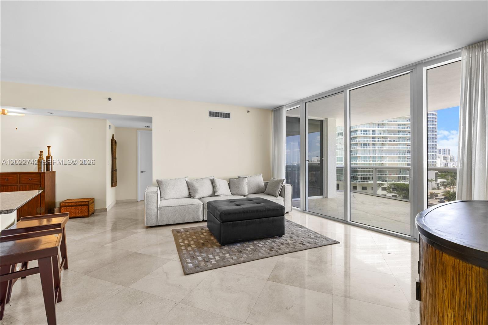 400 Alton Rd #907 Miami Beach, FL 33139