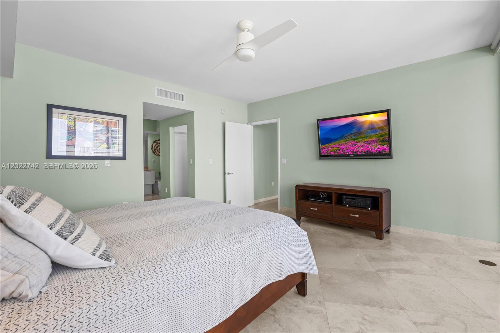 400 Alton Rd #907 Miami Beach, FL 33139