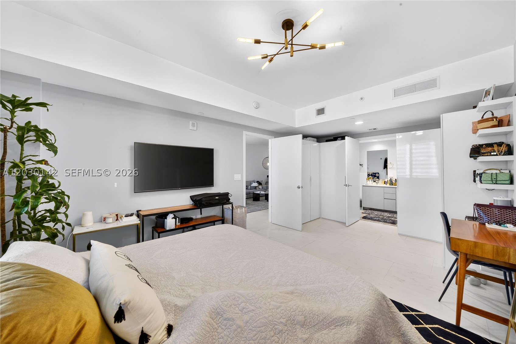 1010 Brickell Ave #2905 Miami, FL 33131