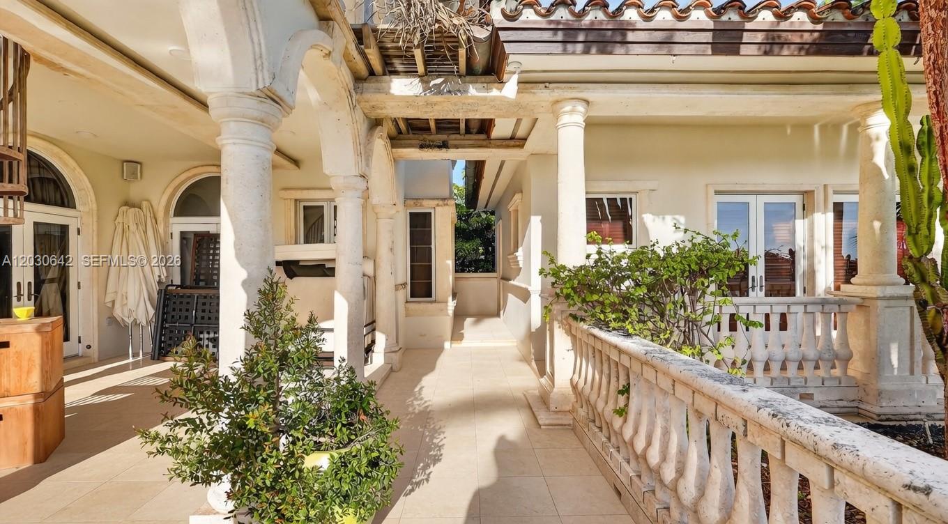 260 Cape Florida Dr Key Biscayne, FL 33149