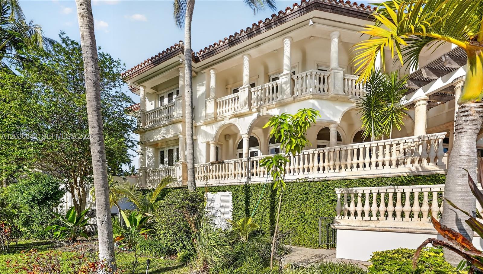 260 Cape Florida Dr Key Biscayne, FL 33149