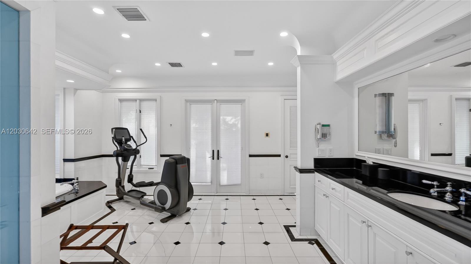 260 Cape Florida Dr Key Biscayne, FL 33149