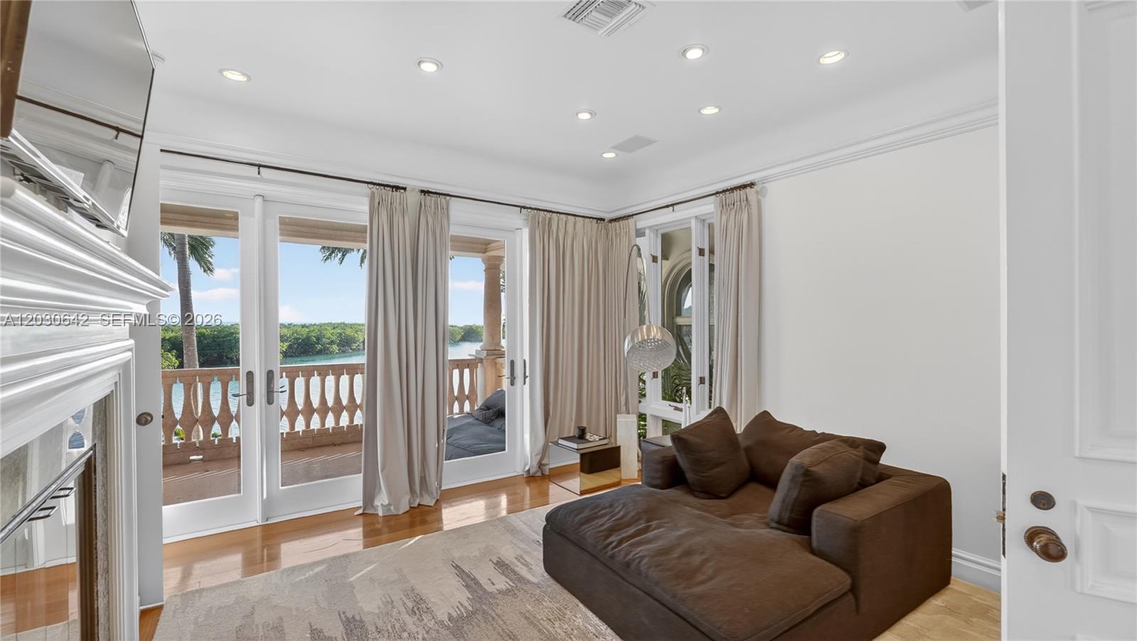 260 Cape Florida Dr Key Biscayne, FL 33149