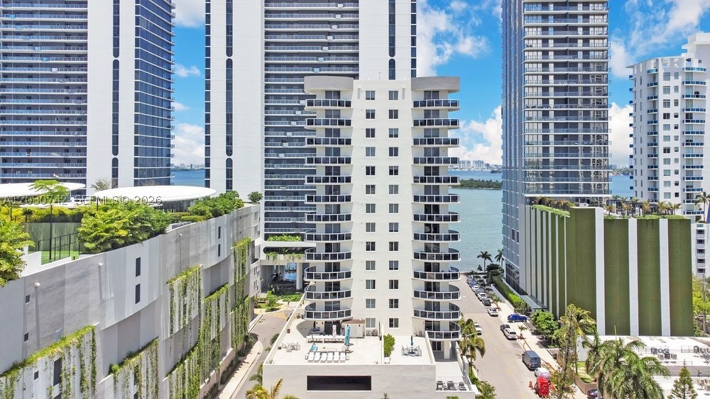 image 23 Biscayne Bay24