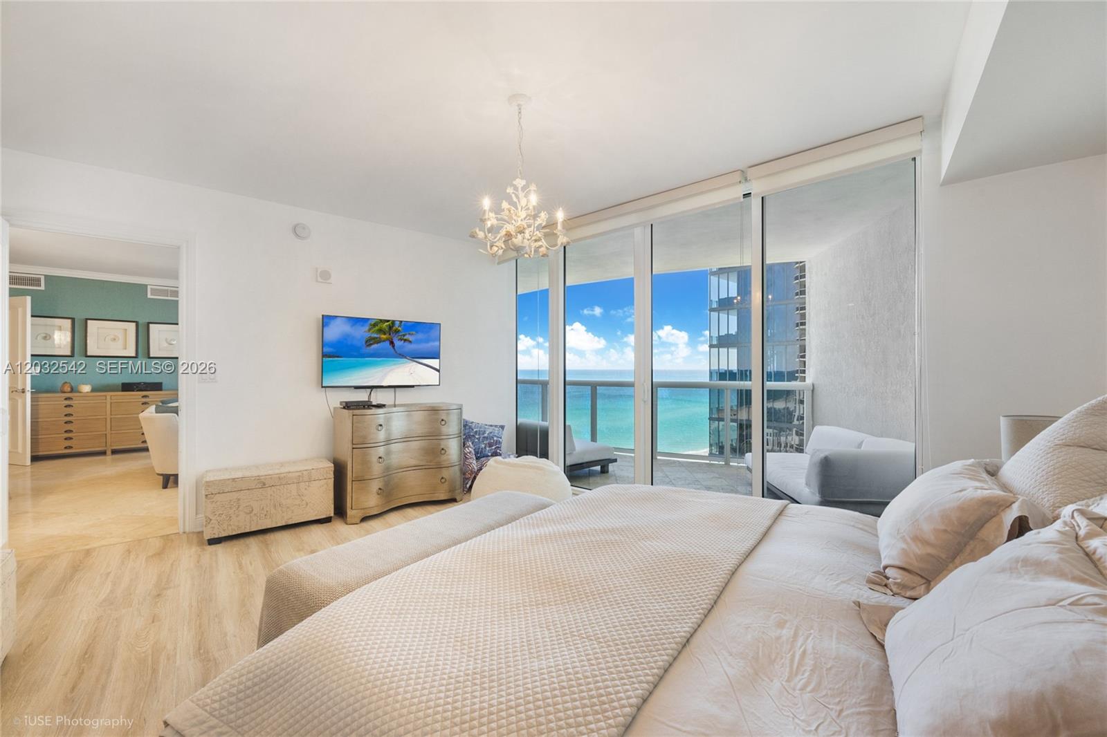17201 Collins Ave# Den #1203 Sunny Isles Beach, FL 33160