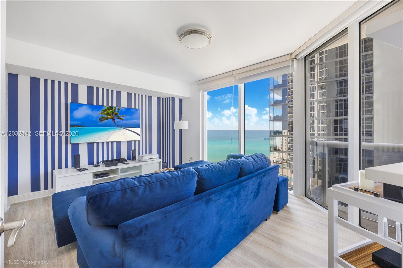 17201 Collins Ave# Den #1203 Sunny Isles Beach, FL 33160