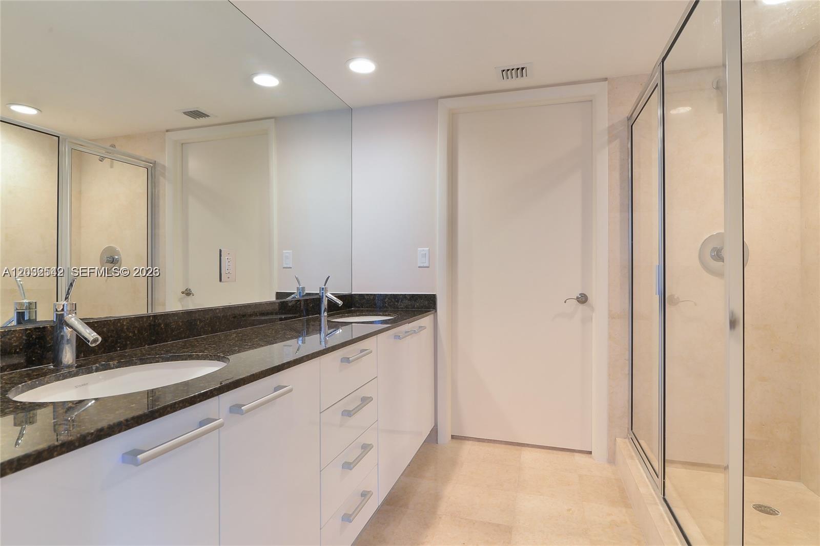 17201 Collins Ave# Den #1203 Sunny Isles Beach, FL 33160