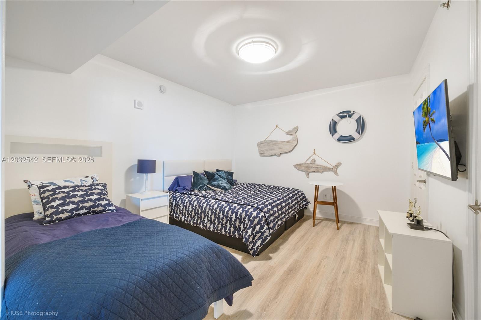 17201 Collins Ave# Den #1203 Sunny Isles Beach, FL 33160