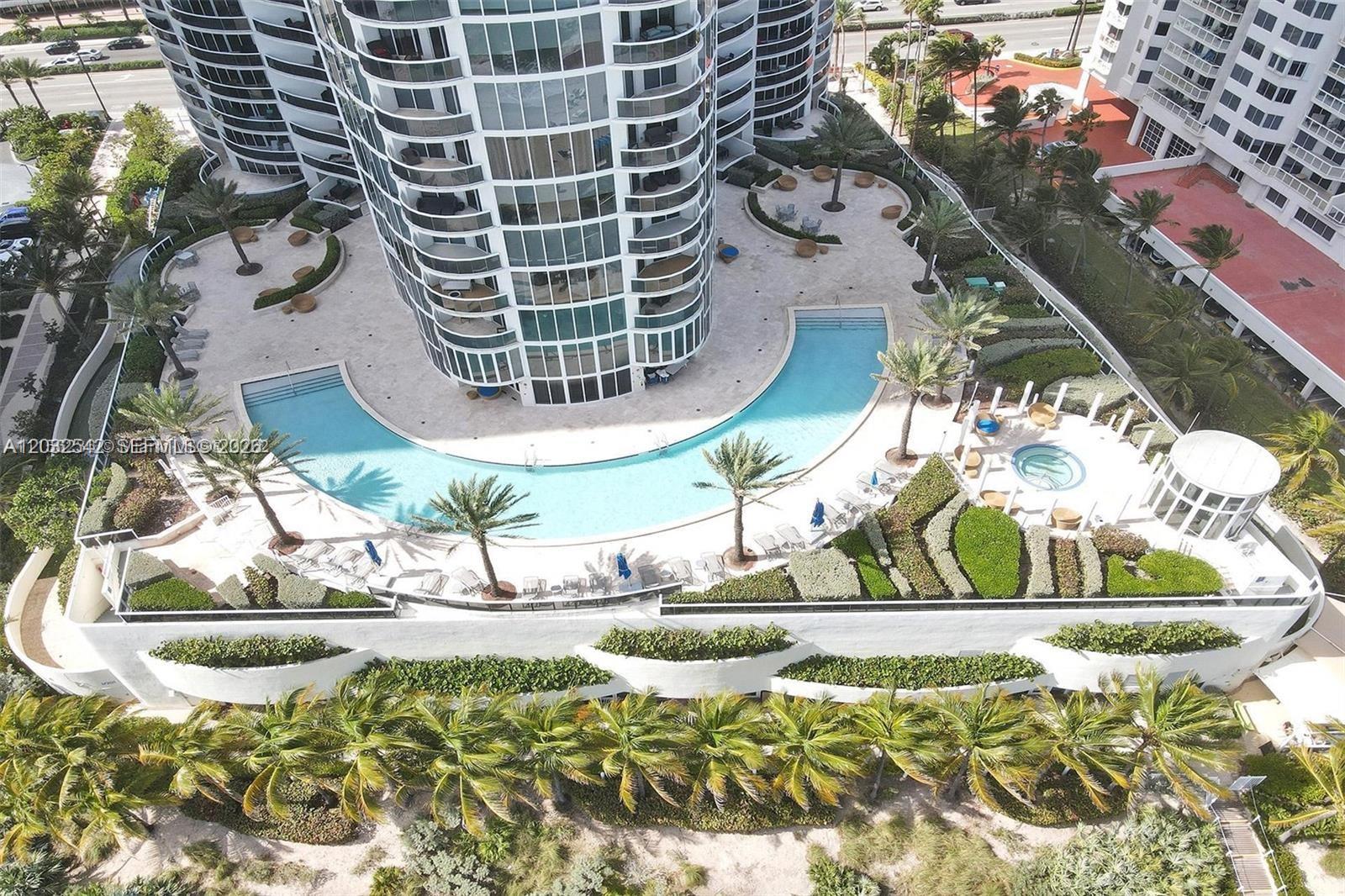 17201 Collins Ave# Den #1203 Sunny Isles Beach, FL 33160