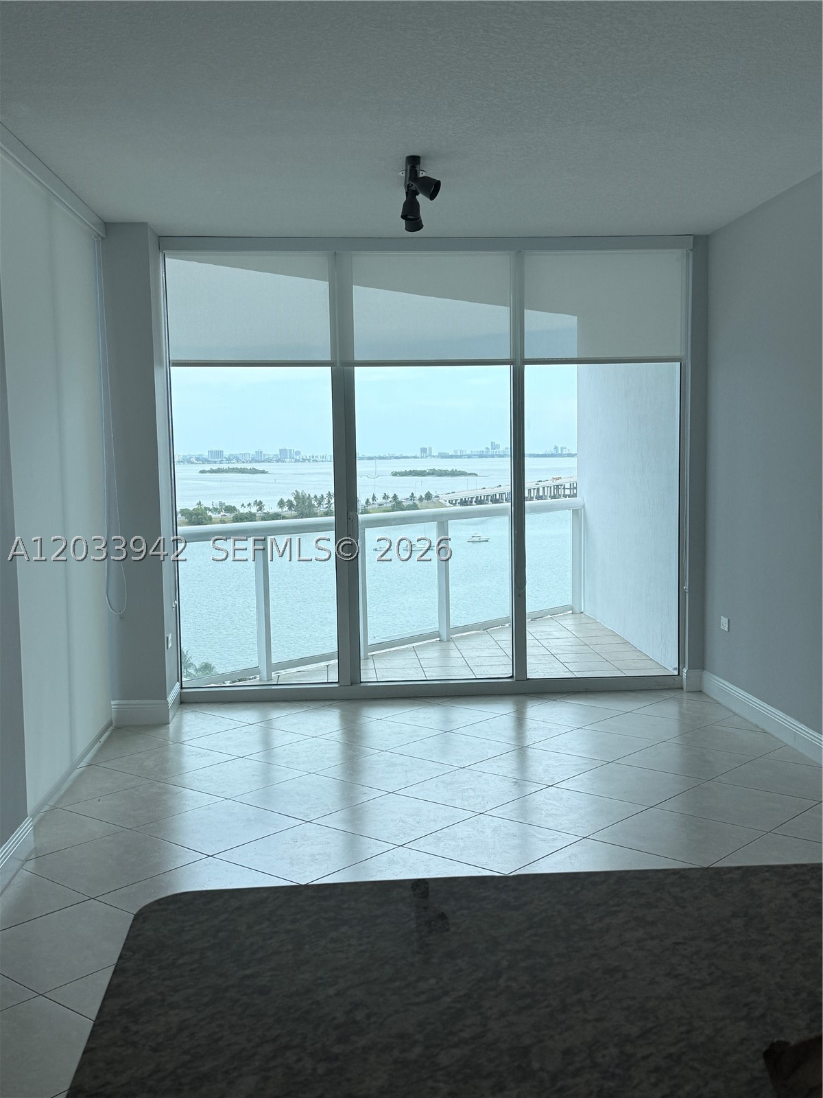 image Platinum Condominium0