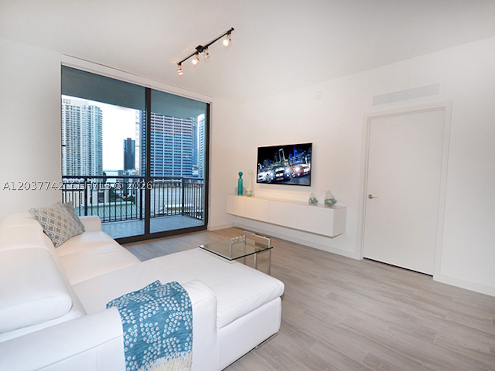 image Nine at Mary Brickell Village11