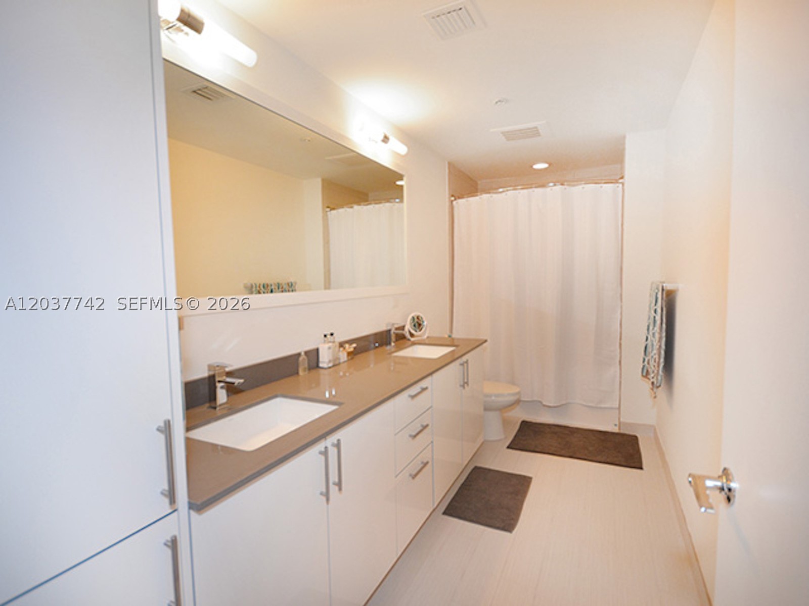 image Nine at Mary Brickell Village12
