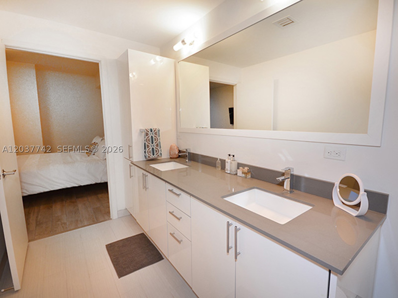 image Nine at Mary Brickell Village14