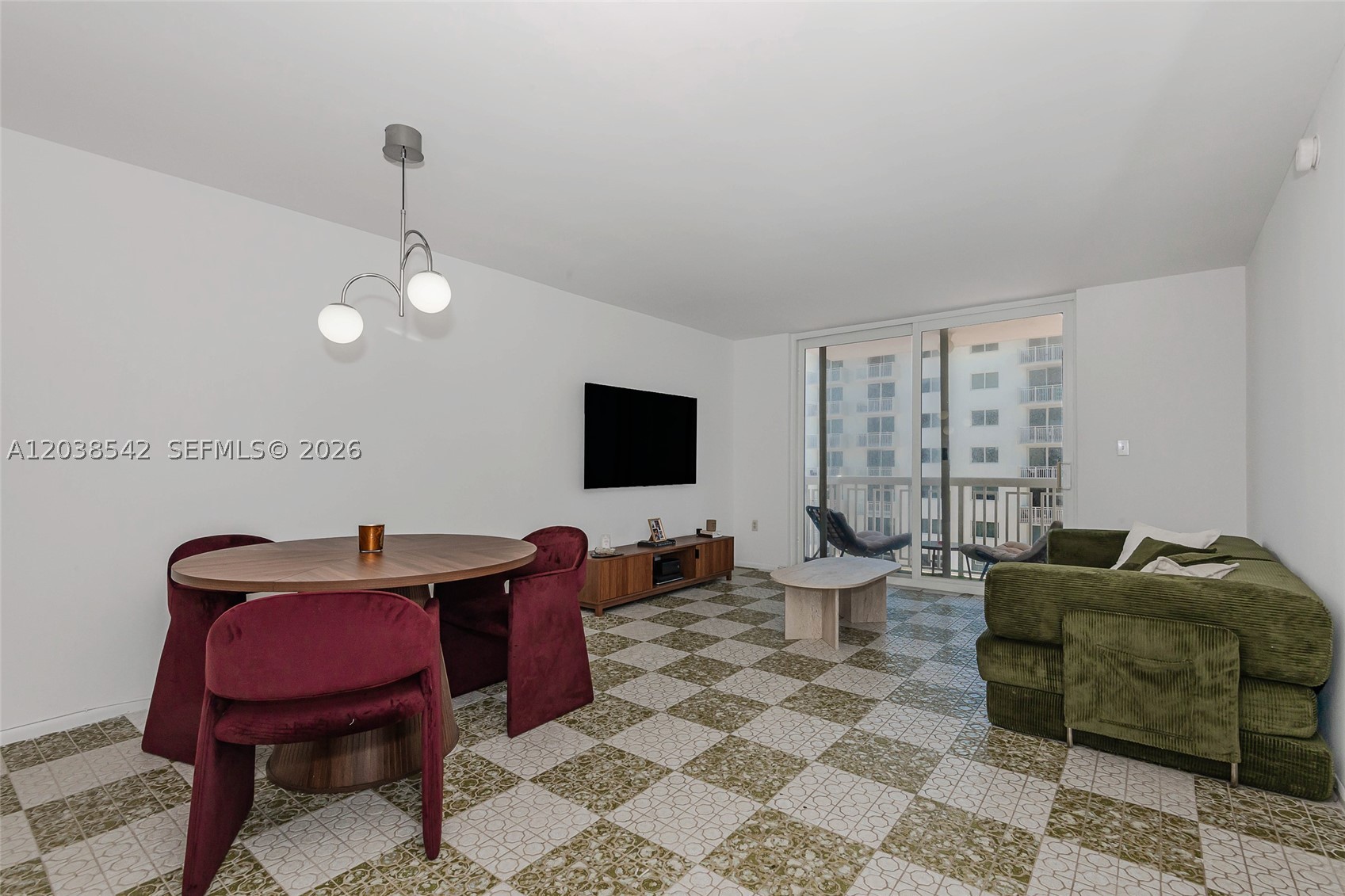401 Ocean Dr #810