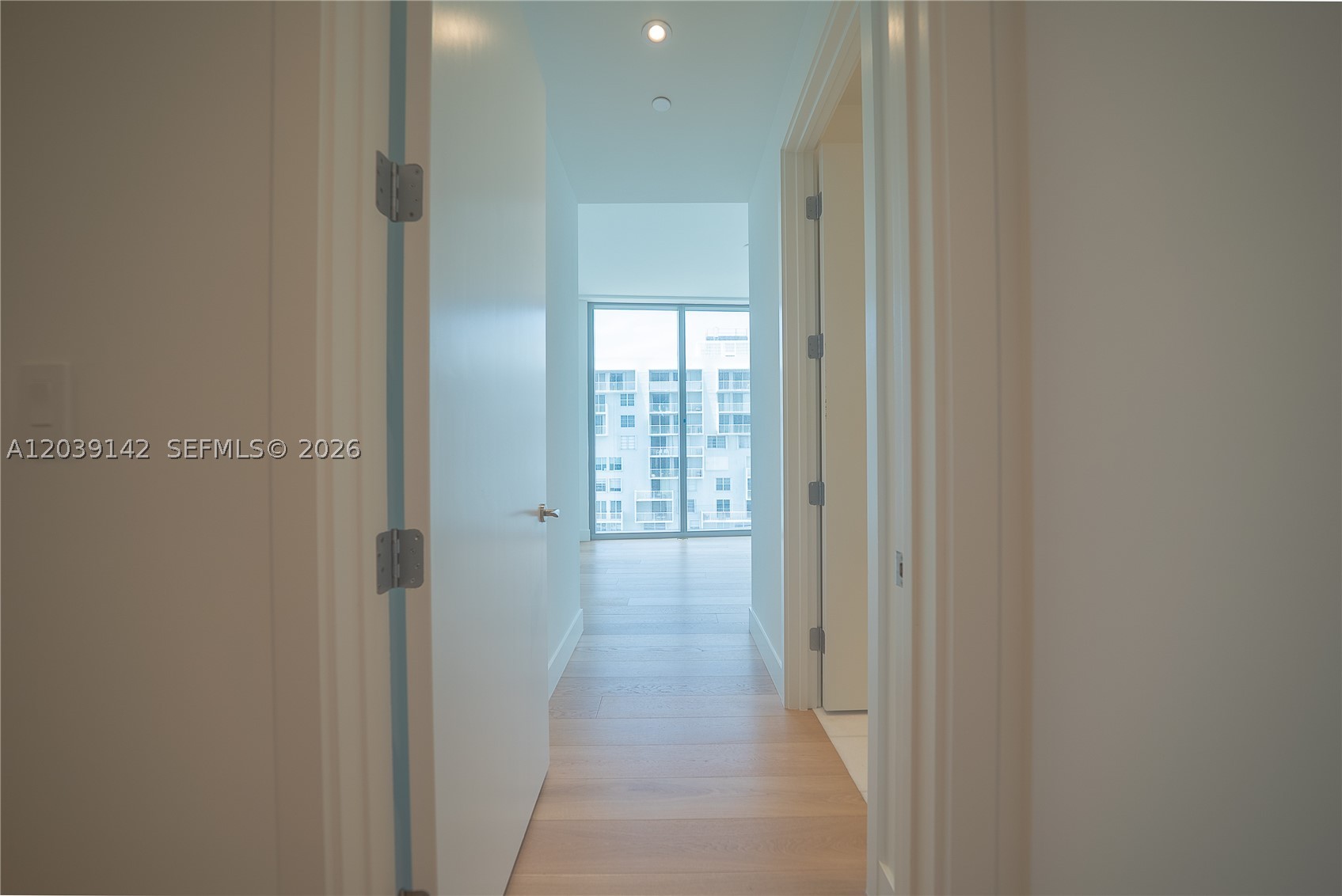 175 SE 25th Rd #702 Miami, FL 33129