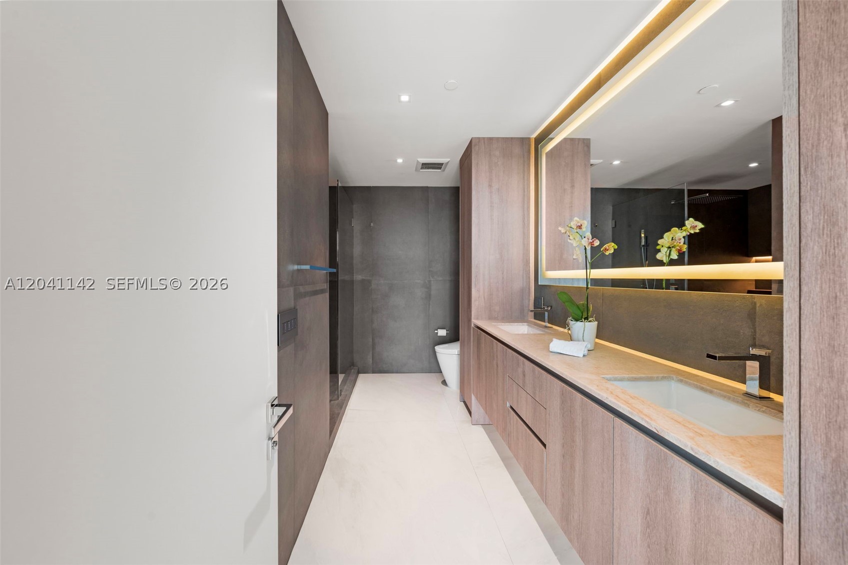 888 Biscayne Blvd #5404 Miami, FL 33132