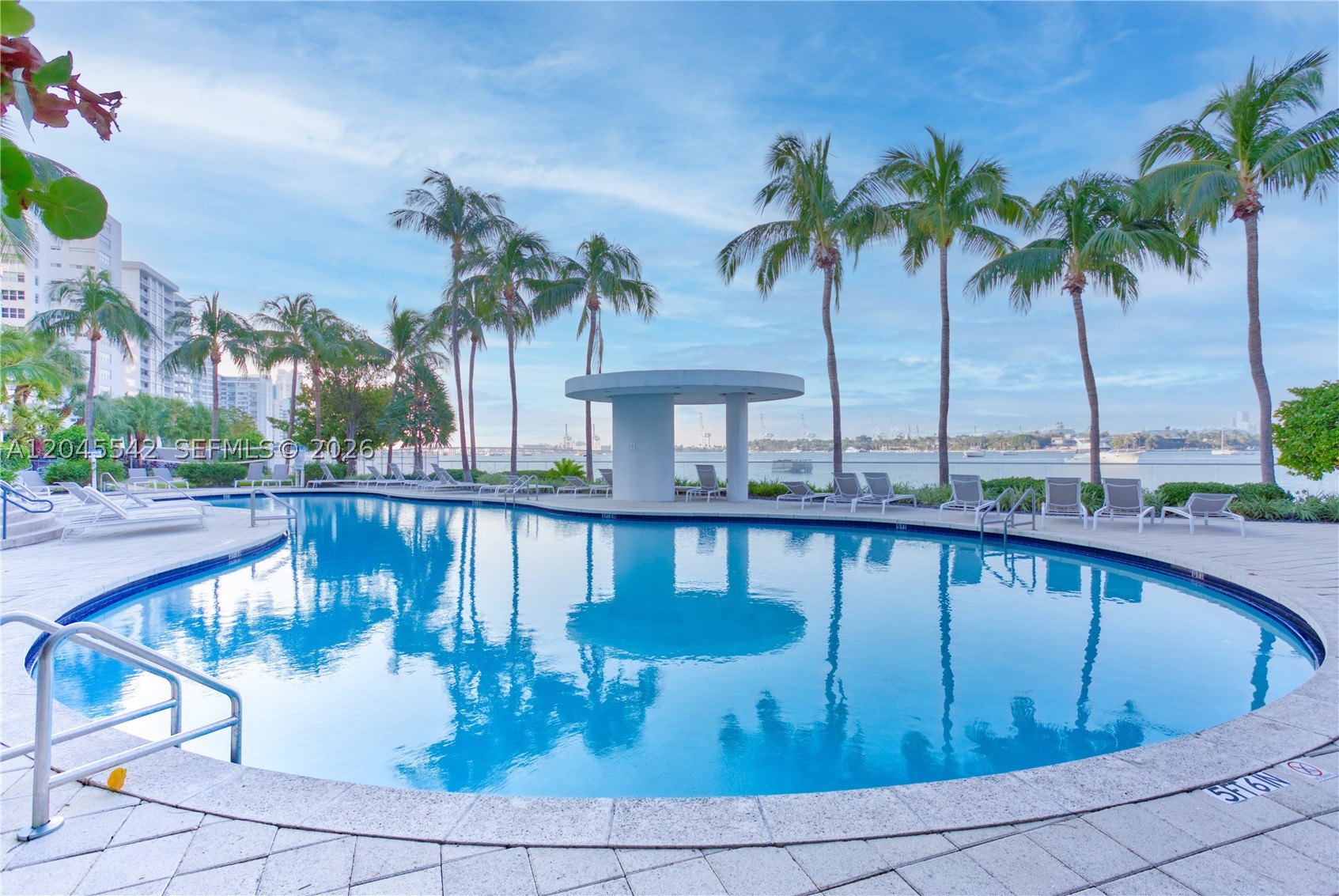 image The Waverly at South Beach14