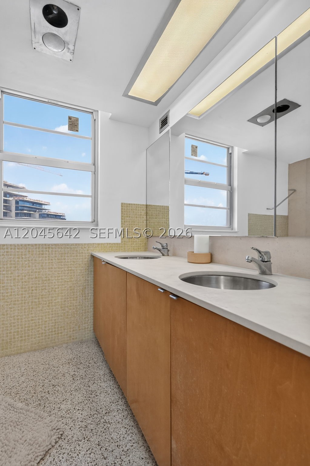 5255 Collins Ave #12E Miami Beach, FL 33140