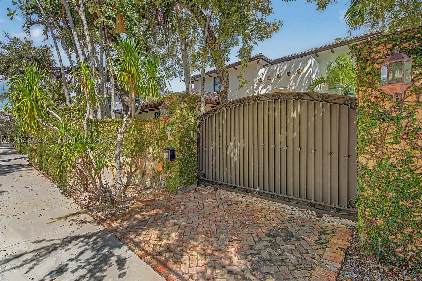 2561 Trapp Ave Miami, FL 33133