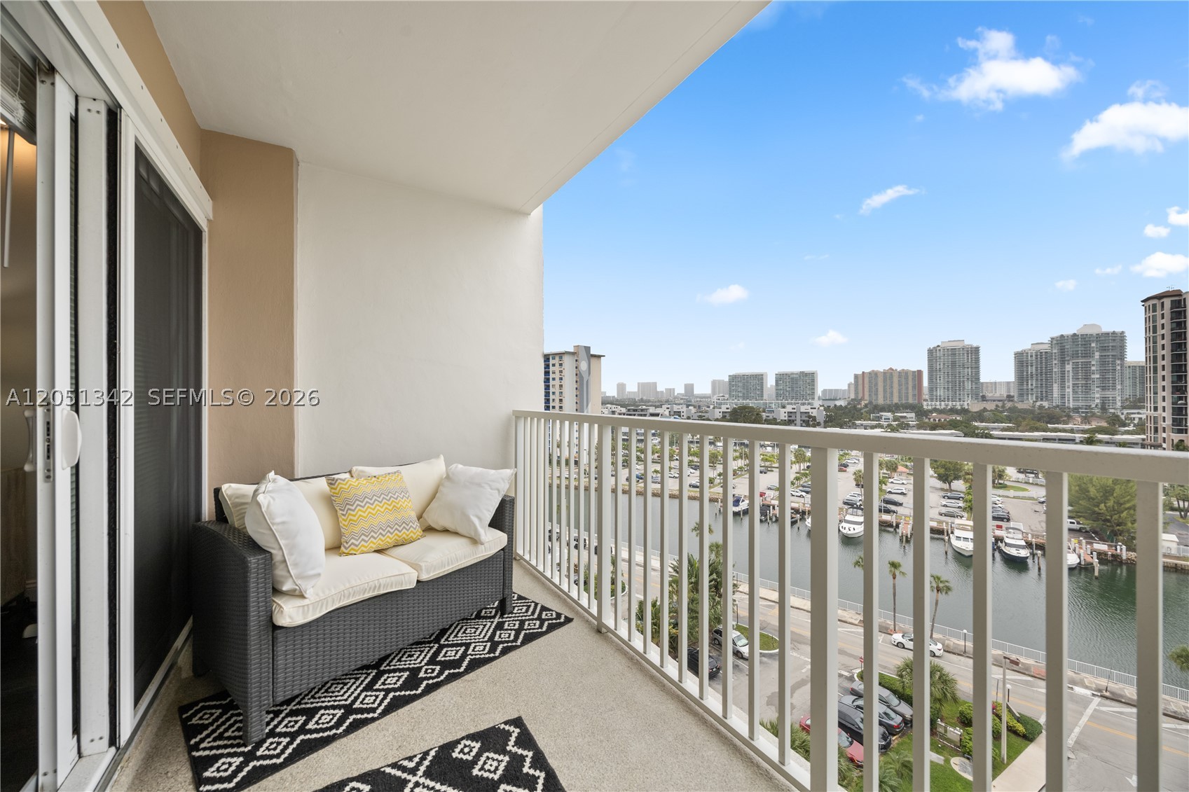300 Bayview Dr #903