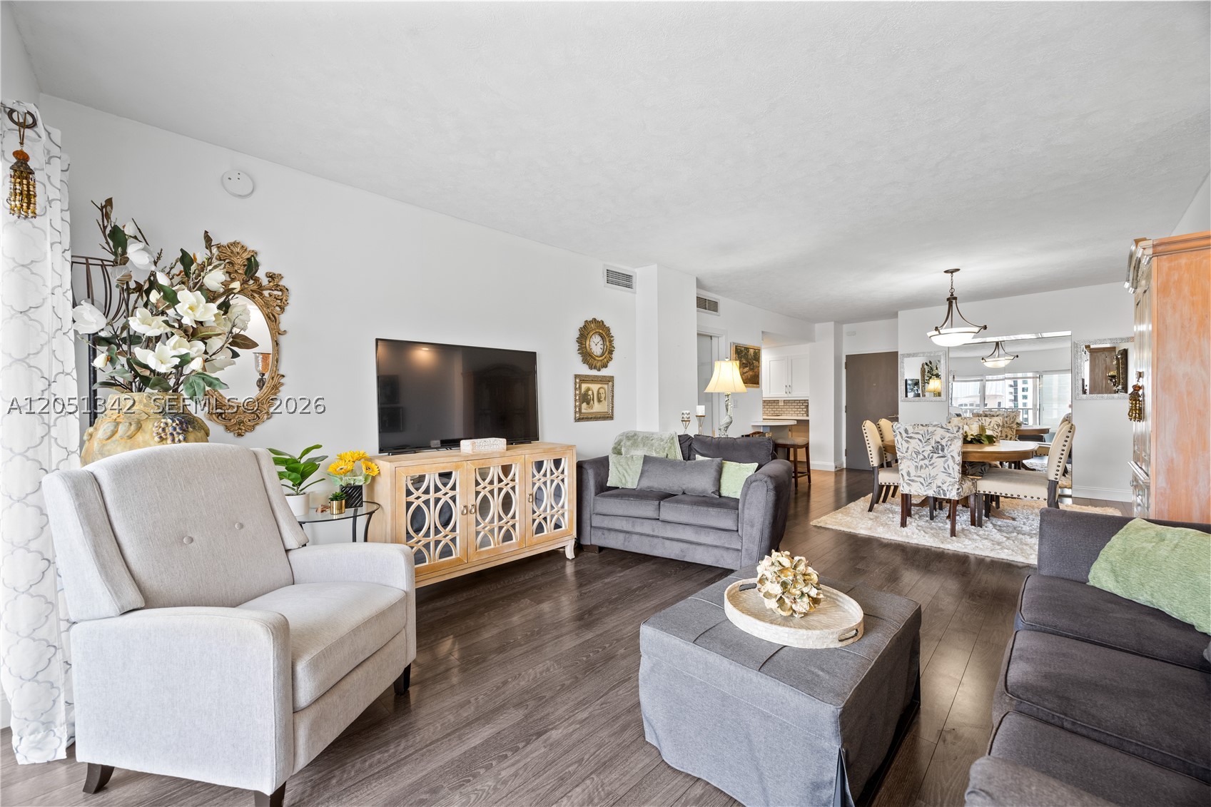 image Arlen House Condo11