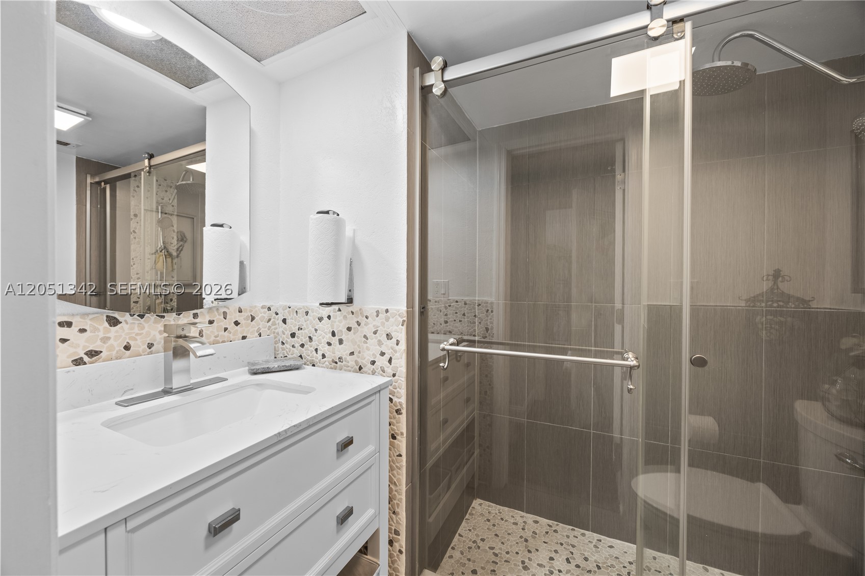 image Arlen House Condo13
