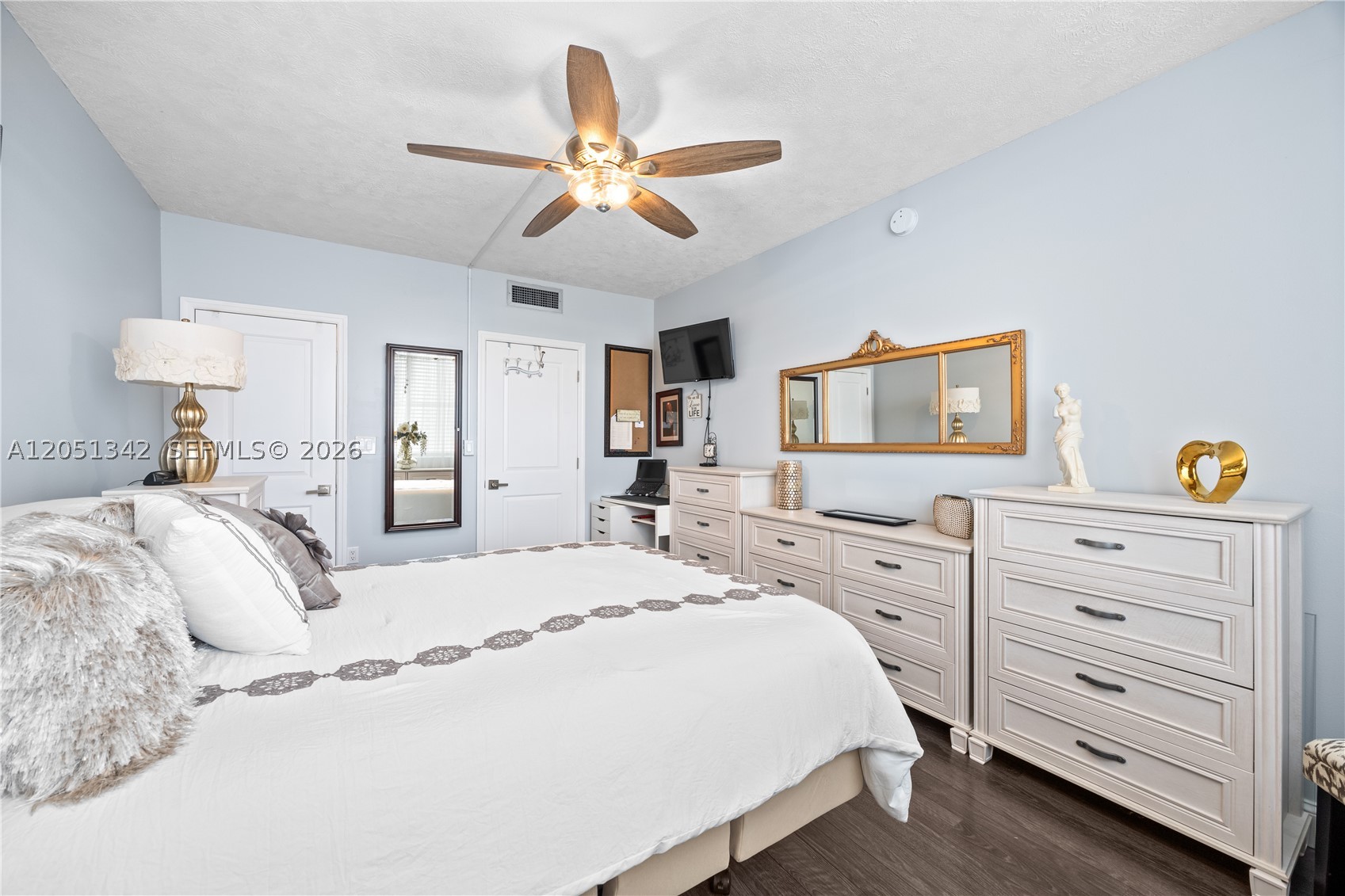 image Arlen House Condo16