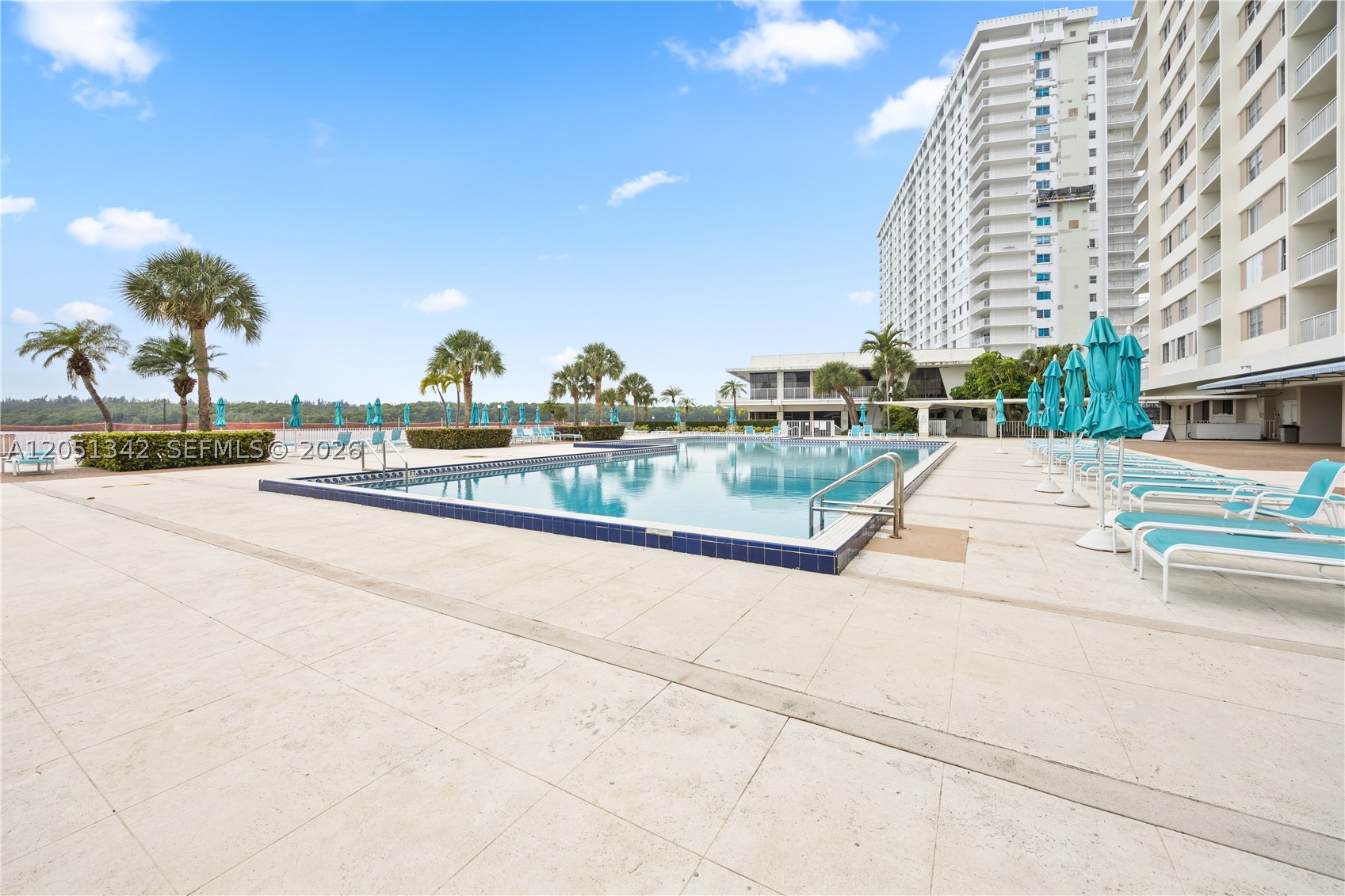 image Arlen House Condo1