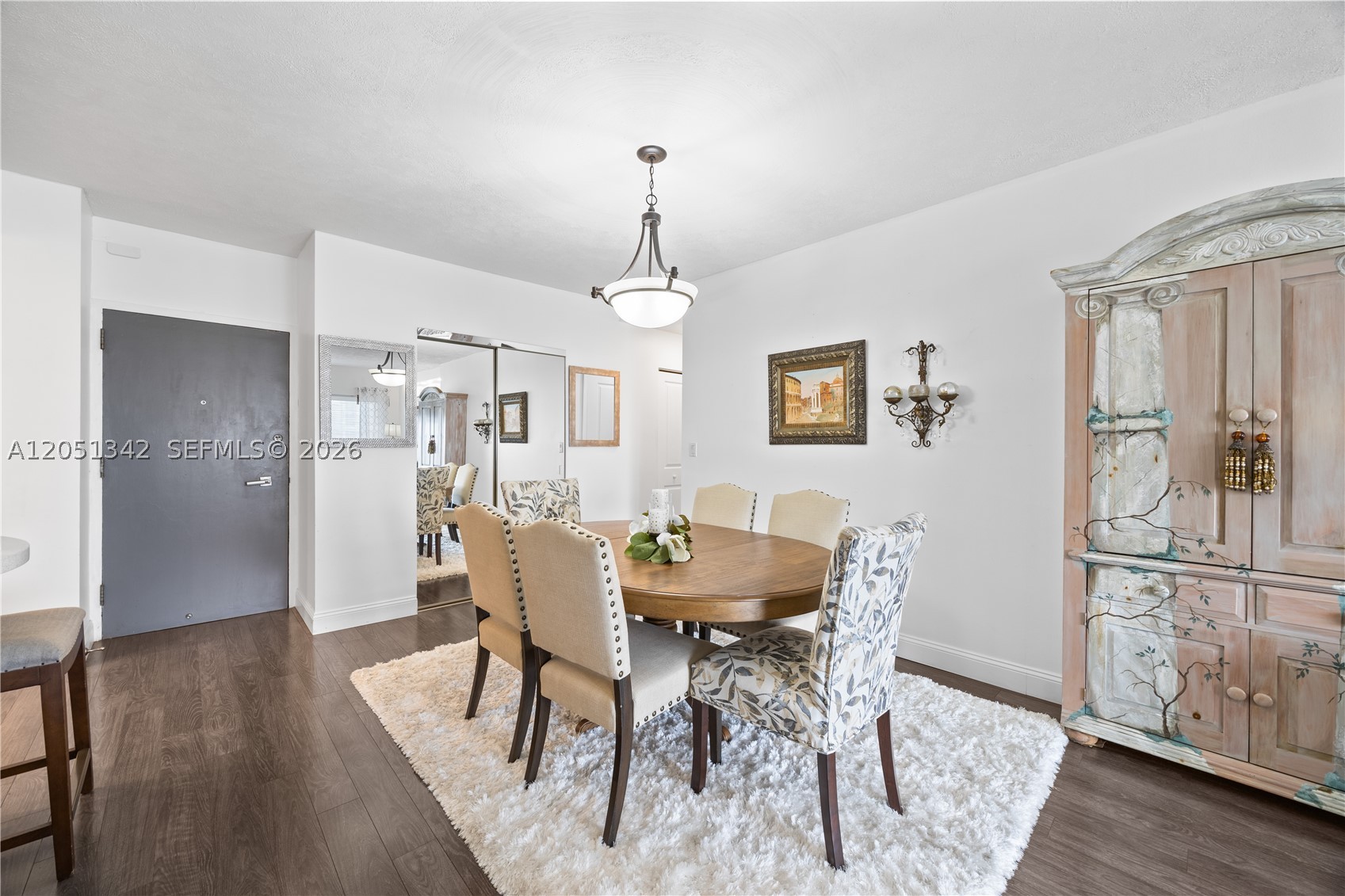 image Arlen House Condo7