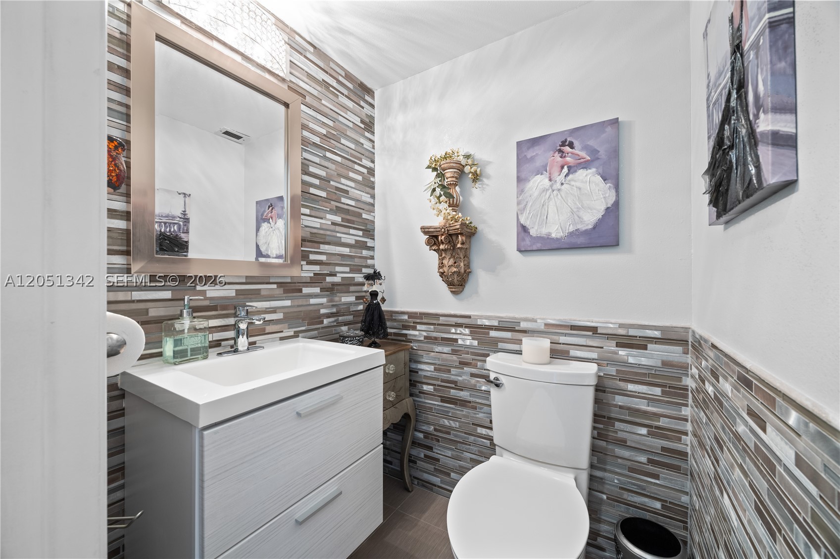 image Arlen House Condo8