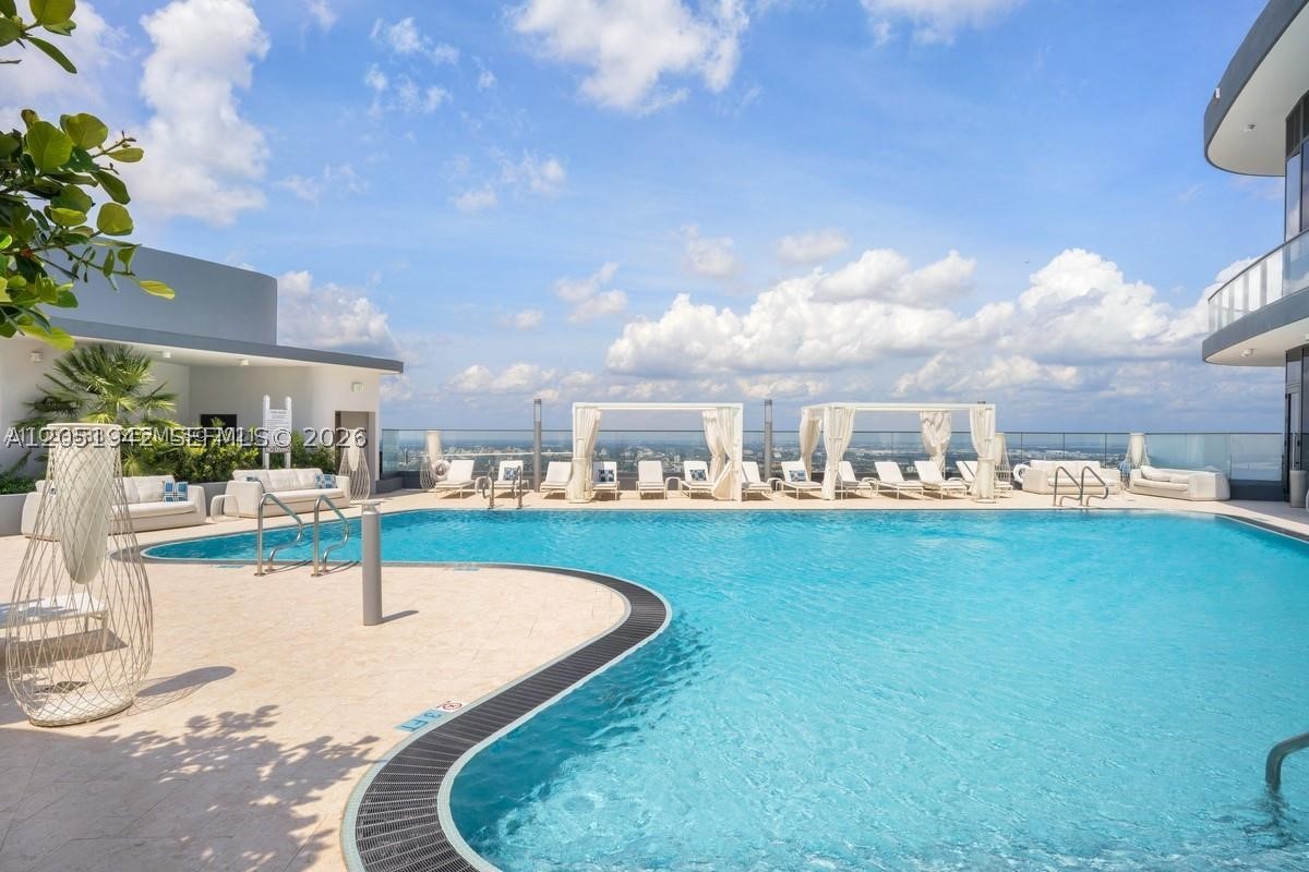 image Brickell Flatiron24