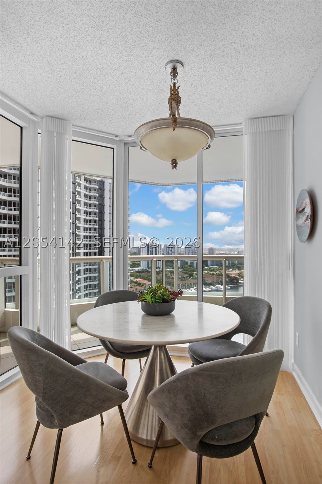 21205 Yacht Clb Dr #2403 Aventura, FL 33180