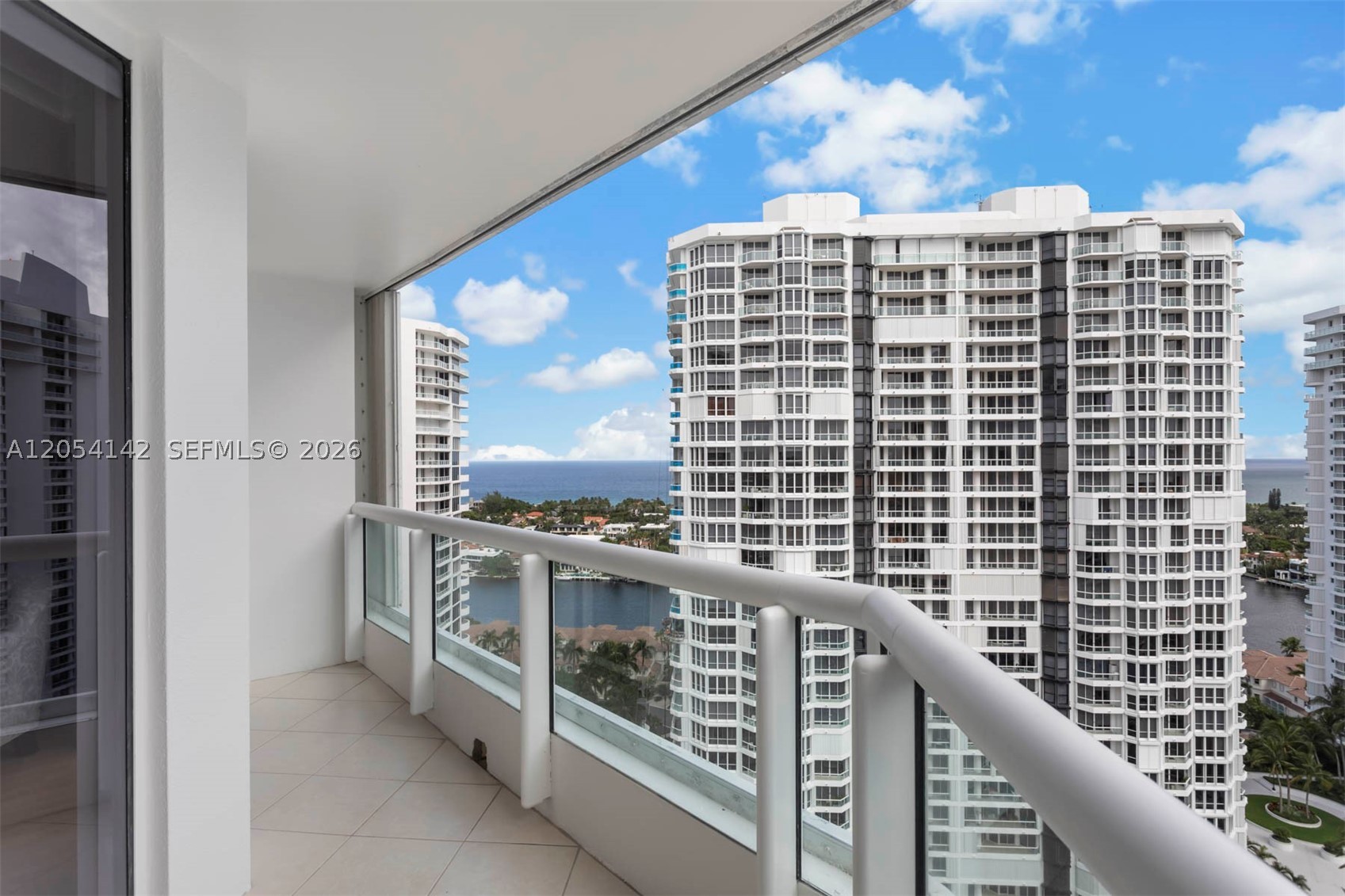 21205 Yacht Clb Dr #2403 Aventura, FL 33180