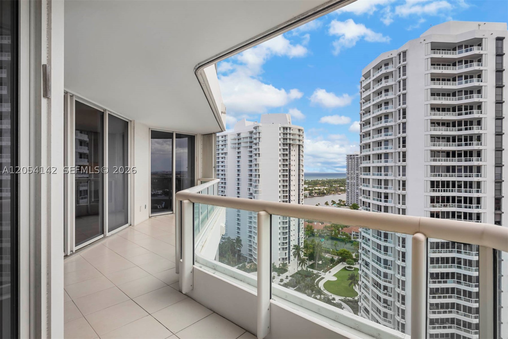 21205 Yacht Clb Dr #2403 Aventura, FL 33180