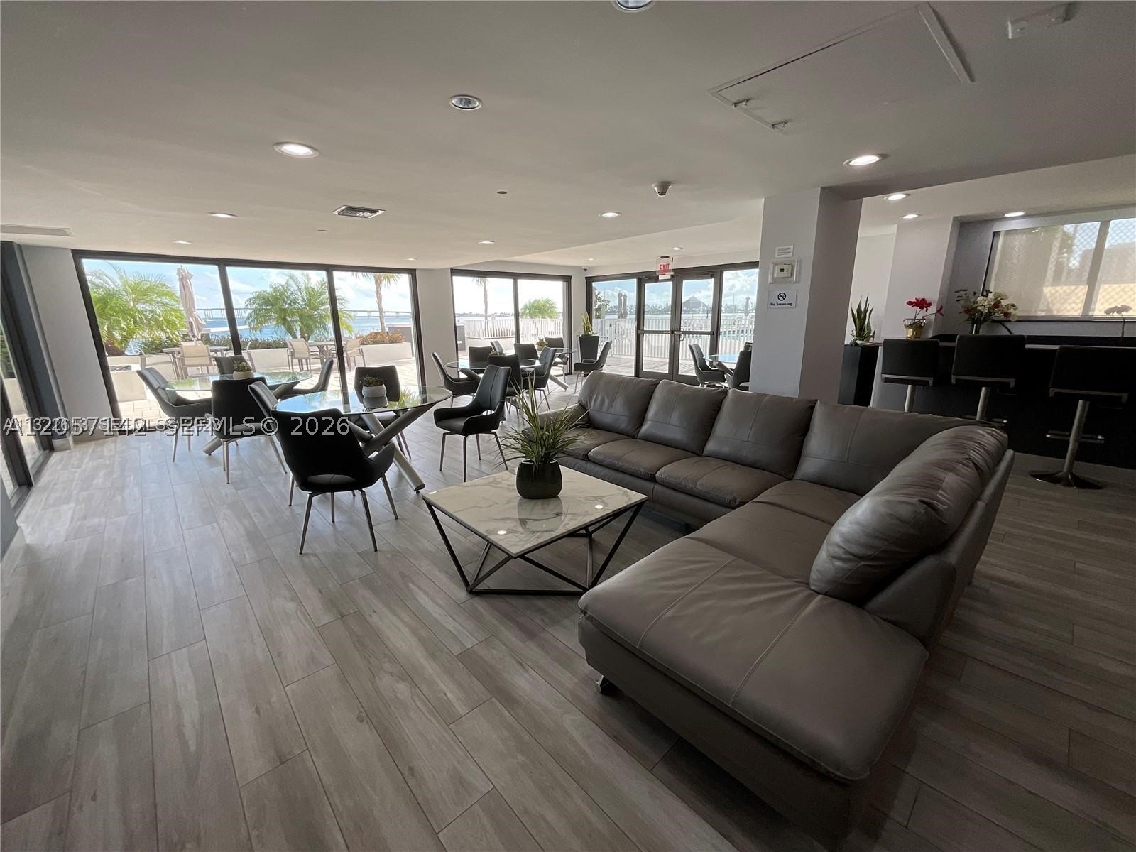 image Brickell Harbour25