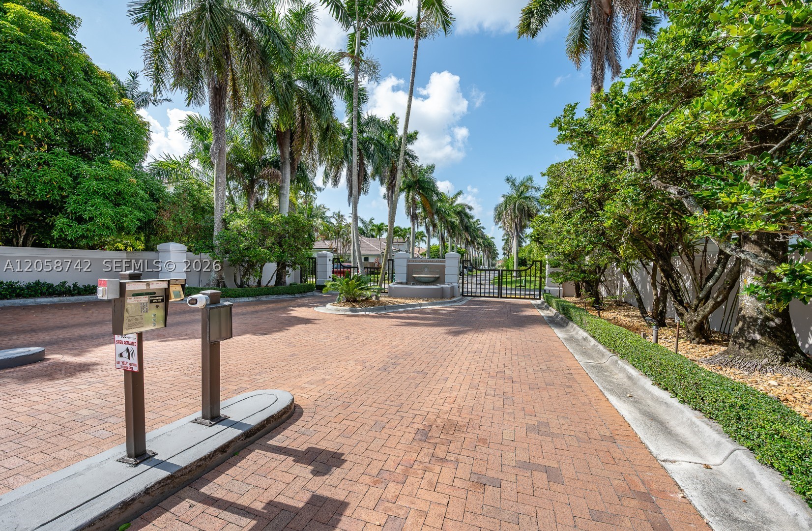 8425 SW 138th St Palmetto Bay, FL 33158