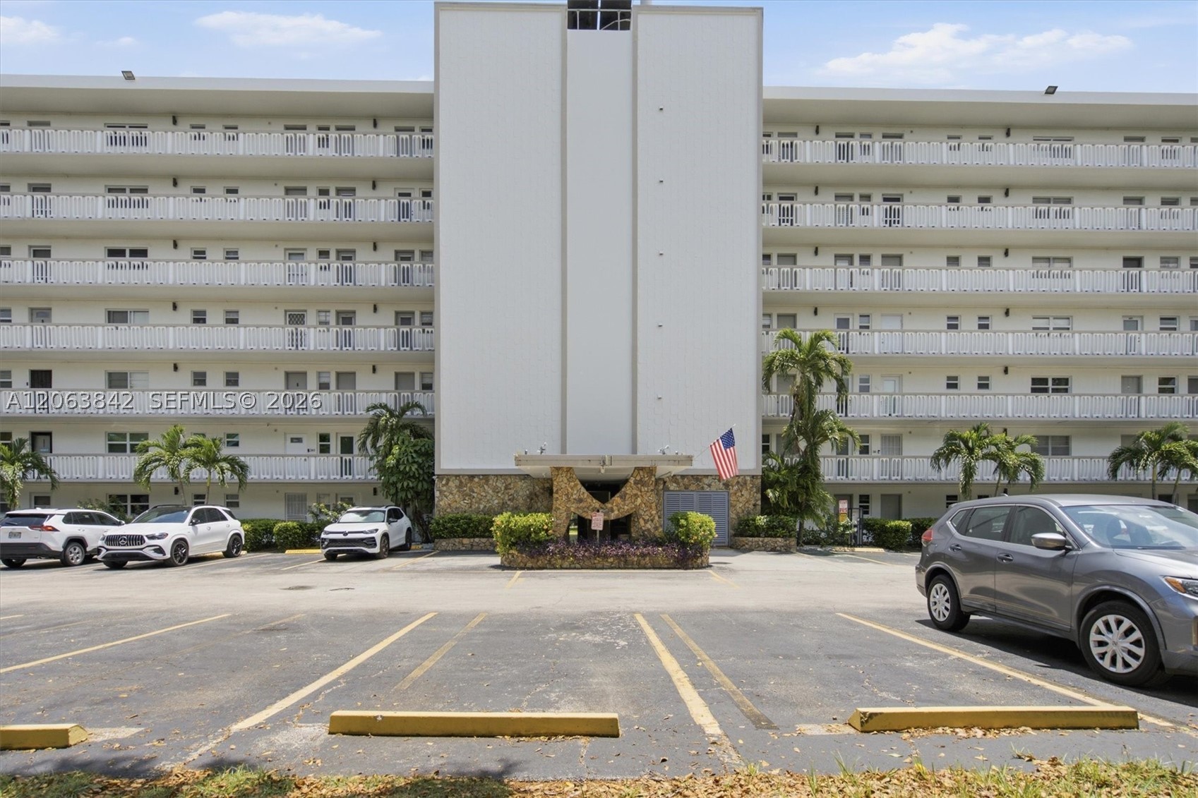 1000 NE 12th Ave #408