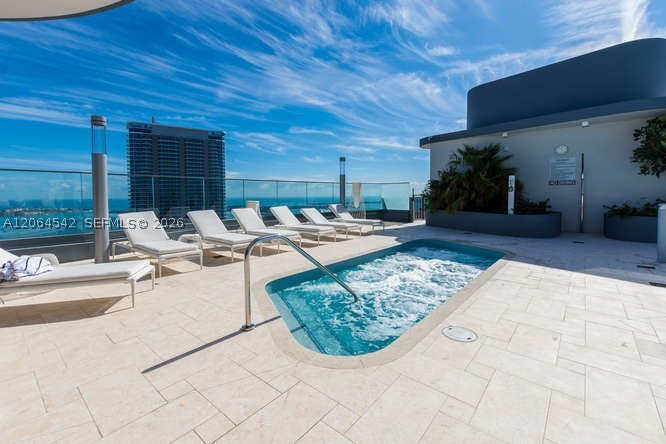 image Brickell Flatiron51