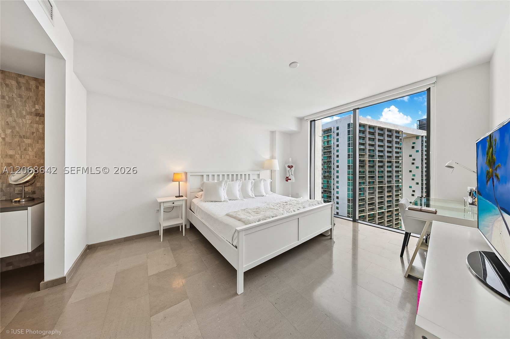 68 SE 6th St #2909 Miami, FL 33131