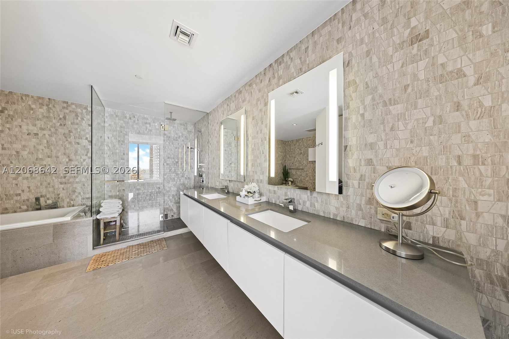 68 SE 6th St #2909 Miami, FL 33131