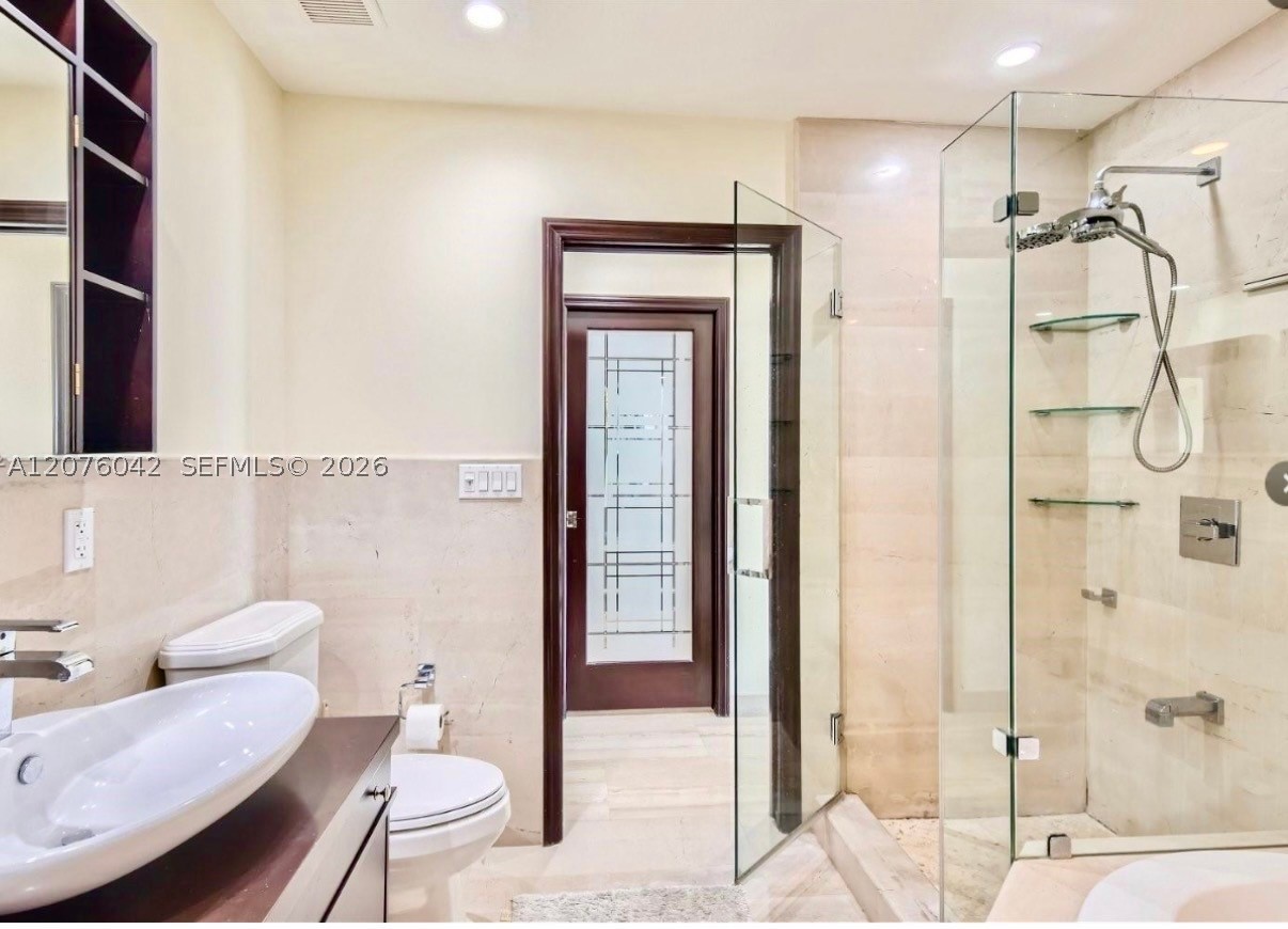 3864 NE 167th St #5 North Miami Beach, FL 33160