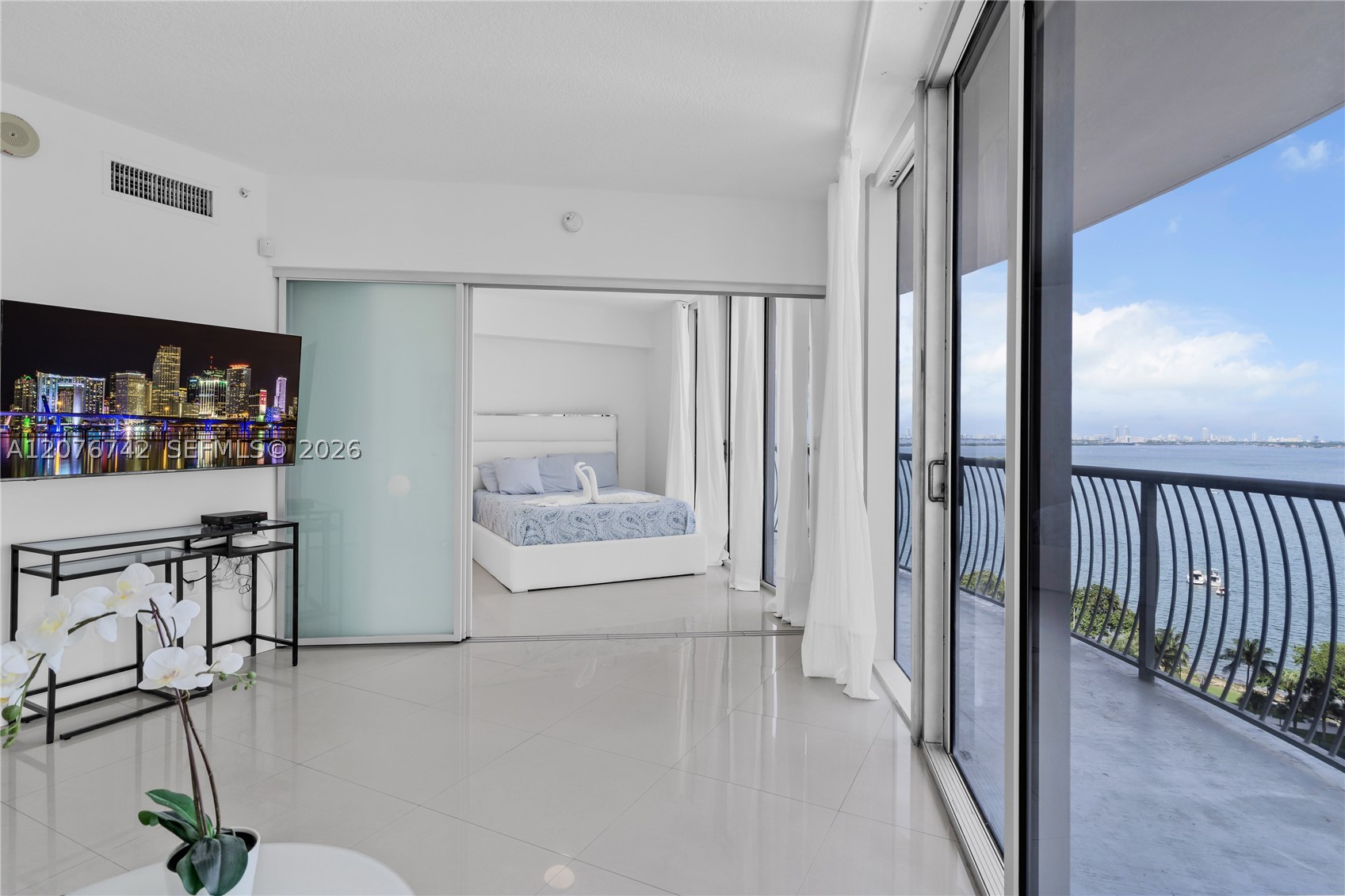 1750 N Bayshore Dr #1602