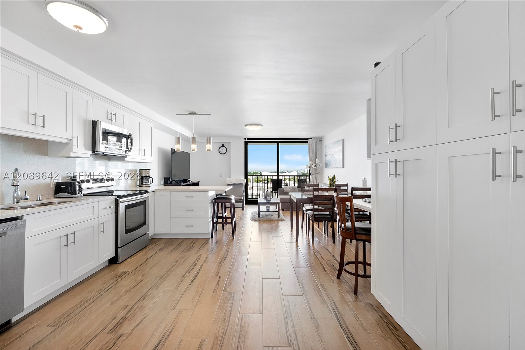 1800 Collins Ave #11B