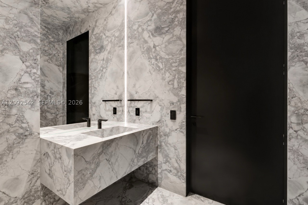 300 Biscayne Blvd Way #5801C Miami, FL 33131