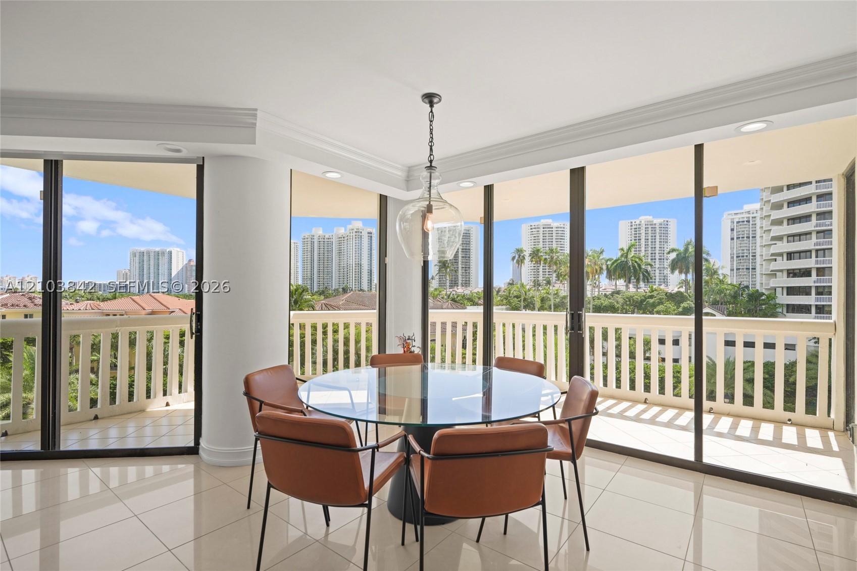1000 W Island Blvd #504