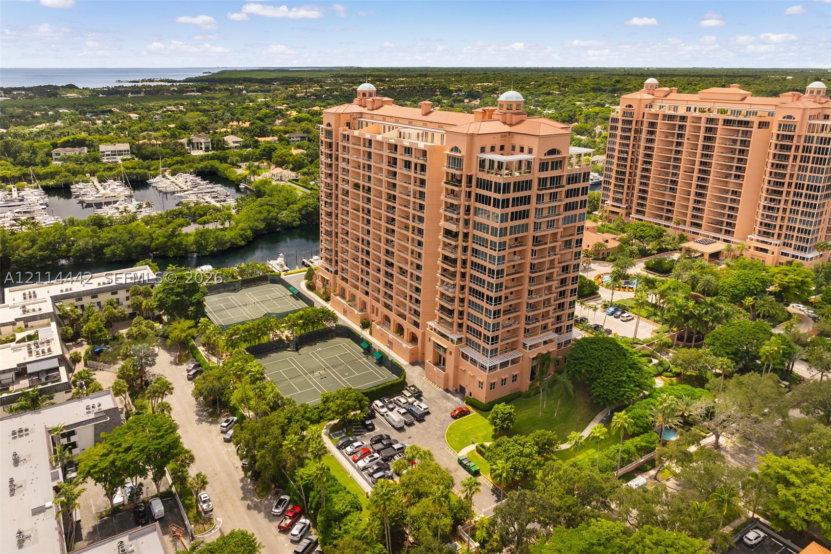 10 Edgewater Dr #5G