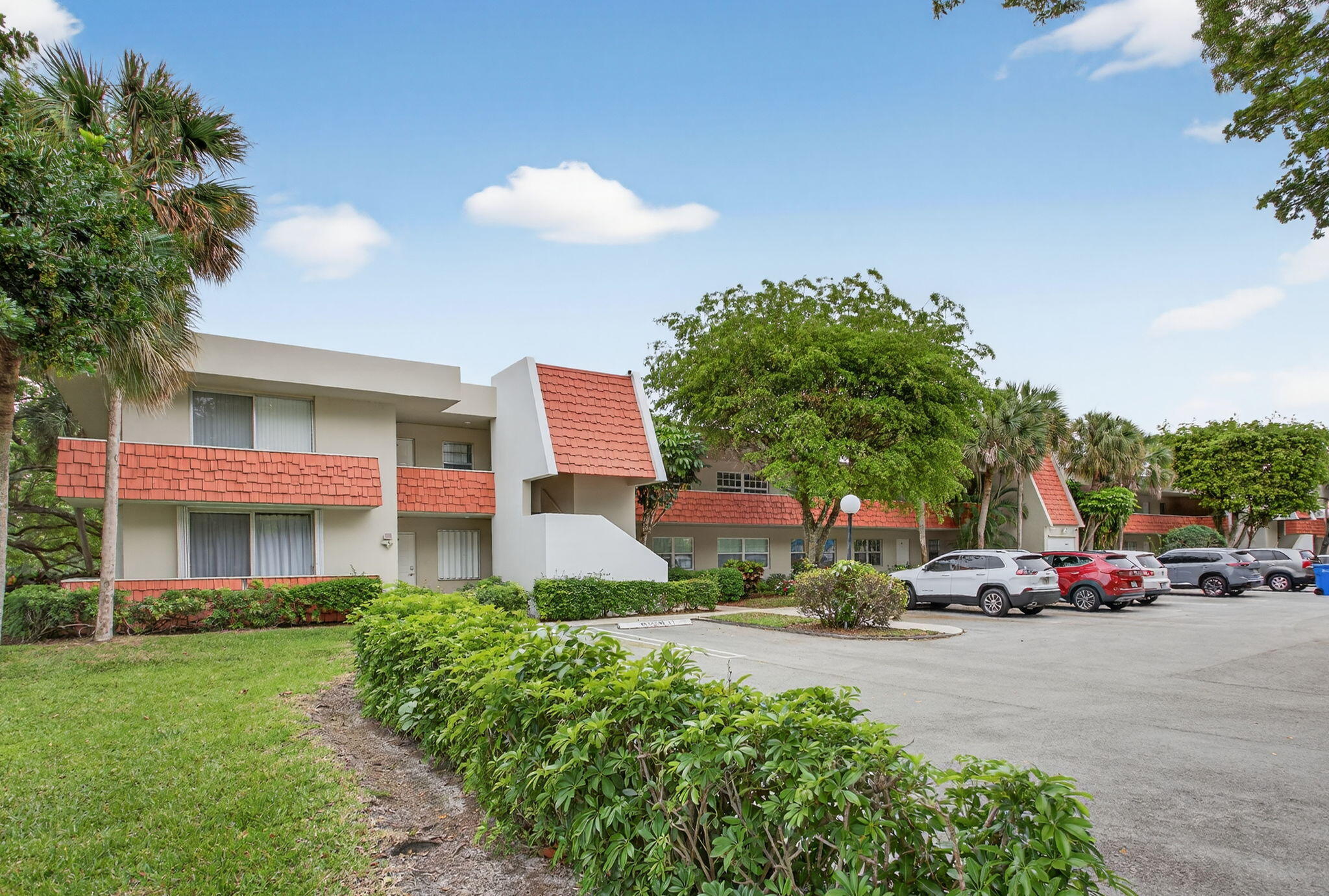 800 Cypress #204a