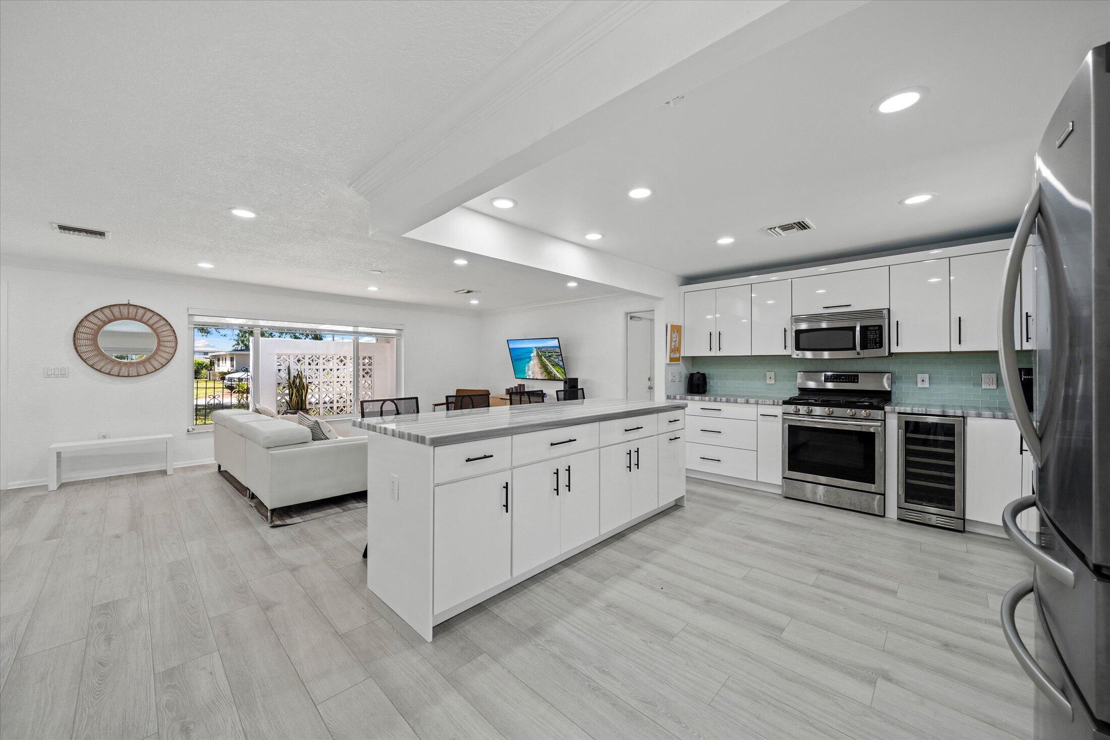 421 SW 18th Pompano Beach, FL 33060
