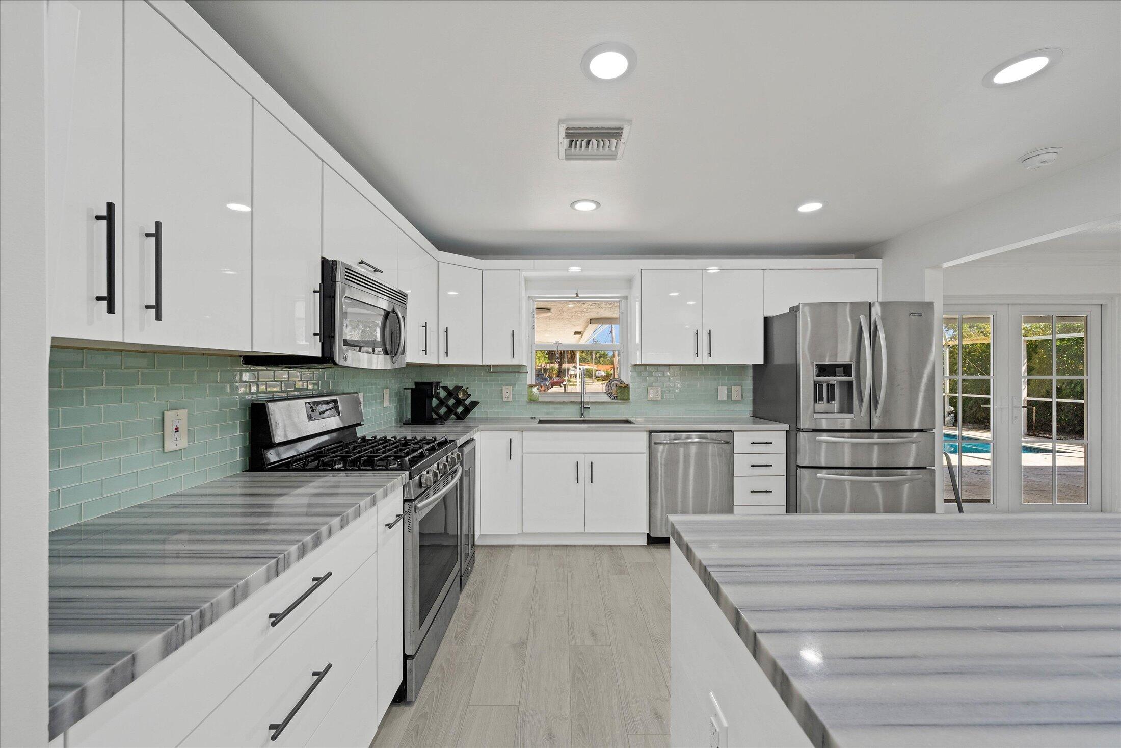 421 SW 18th Pompano Beach, FL 33060